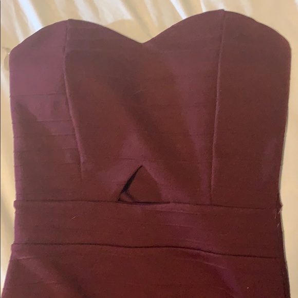 Burgundy Bodycon Sleeveless Dress With Keyhole - Picture 6 of 7